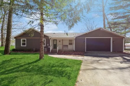 Corey Lake, High speed internet, Dock, Deck, Skiing, Fishing. Apple Picking