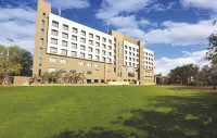 Narayani Heights, Ahmedabad Hotel di Gandhinagar