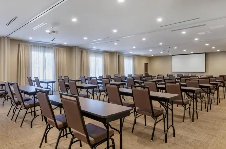 MainStay Suites Great Falls Airport Отели в г. Cascade County