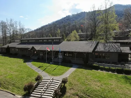 Fontana Village Resort & Marina Отели в г. Чеоа