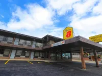 Super 8 by Wyndham Hearst on Hotels in Cochrane District