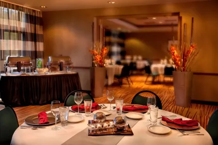 Courtyard Seattle Sea-Tac Area Отели рядом со станцией Link Light Rail - Tukwila Station