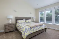 2 BLOCKS to BEACH!! 3 bedroom FAMILY & DOG- FRIENDLY w/FENCE! Close to Pelican!
