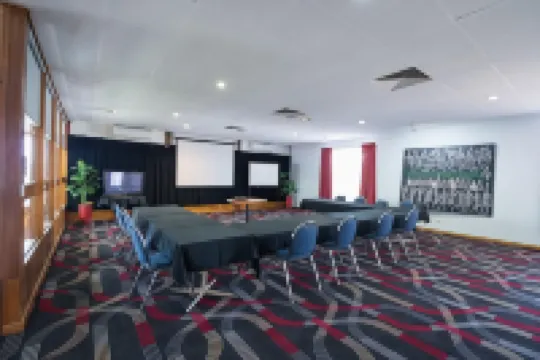 Elkira Court Motel - parkir