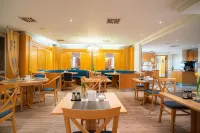 Hotel am Schlosspark , Wiesbaden - Pet friendly