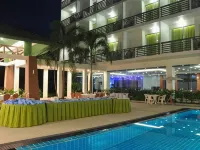 The Flora May Resort - Pools