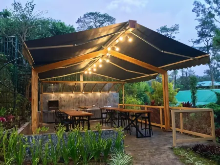 Log Cabin Hotel - Baguio