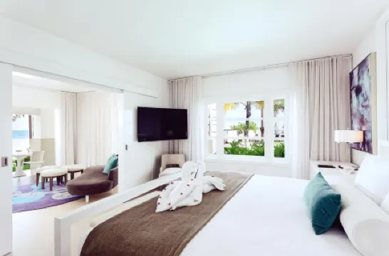 內格里爾卡利斯瑪蔚藍海灘度假村 - 餐點全包