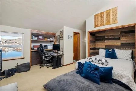 #182-Unit by pool & Gorge shuttle-book separately