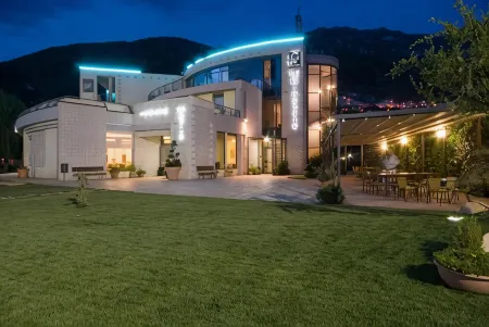 Hotel le Ginestre Отели в г. Tocco da Casauria