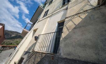 Il Baluardo Sea View Apartment on the Cliff