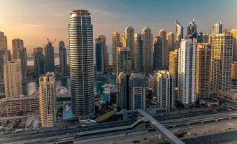 Luxury 4Br Apartment in Horizon Towers