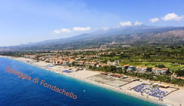 Luna's House Fondachello 15km from Taormina 50mt from the sea