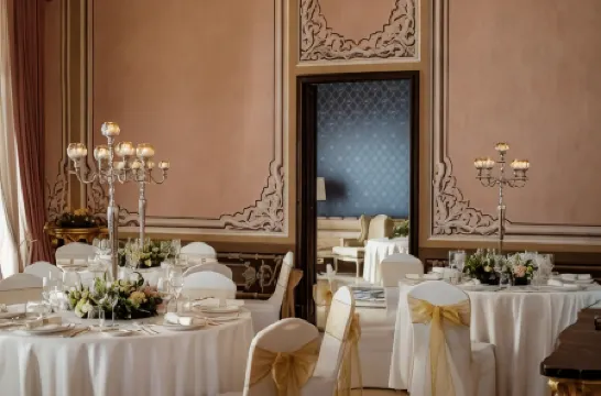 薩米特羅之家酒店