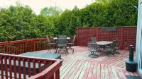 5 Bedrooms, Mountain Views, Steps from Blue Mountain Village, Hot Tub, BBQ Hotels in The Blue Mountains