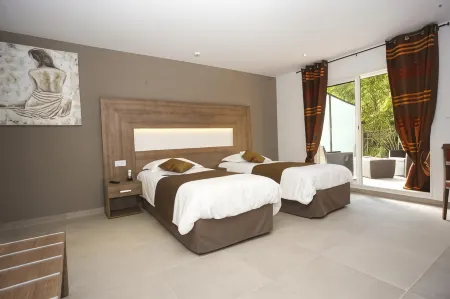 The Originals City, Hôtel les Bastides du Gapeau Отели в г. Пьерфё-дю-Вар