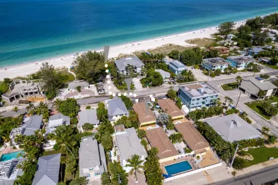 Grilling Patio and Fully-Equipped Kitchen - Charming Beach Haven Alvin's Island - Holmes Beach #753 주변 호텔