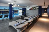L.M Club Hotel - Kolam Renang