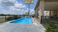 Super 8 by Wyndham Decatur Texas - Swimmingpools