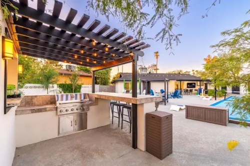 Luxurious Oasis with Pool and Sports Courts - Stunning Scottsdale Retreat