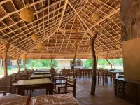 Saffron Lake Yala Hotel a Yala