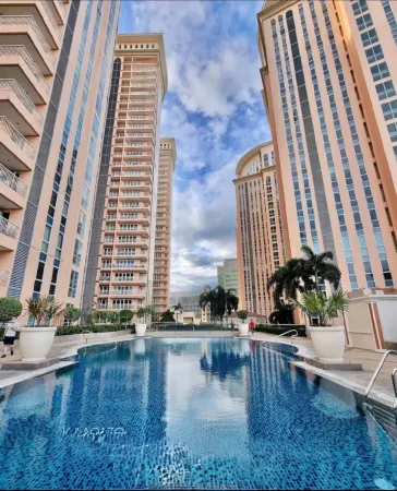 Luxury 1Br Unit with Pool at Venice Luxury Residences, Tower Domenico, McKinley Hill, Taguig City Отели рядом с достопримечательностью «Philippine Veterans Museum»