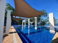 Costa Azalea Crusoe Cabins - Beach
