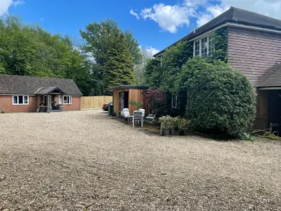 Da Vinci Guest House & Guest Parking, A Real Gem Hotels in Colgate