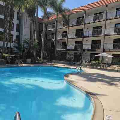 Buena Park Grand Hotel & Suites Rooms