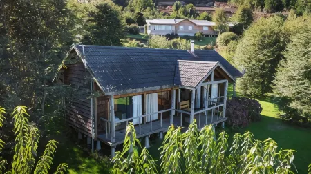 Antuquelen Lodge Cabañas Отели рядом с достопримечательностью «Колониальный немецкий музей»