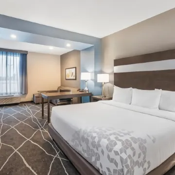 La Quinta Inn and Suites by Wyndham Houston Spring South