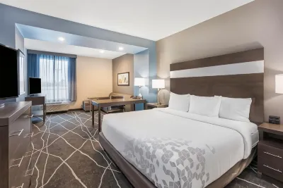 La Quinta Inn and Suites by Wyndham Houston Spring South Hotels near Splashtown Waterpark