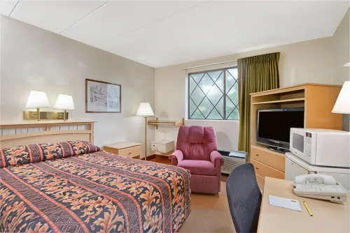 Super 8 by Wyndham Stamford/New York City Area Các khách sạn ở Greenwich
