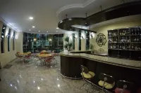 Barbur Plaza Hotel - bar
