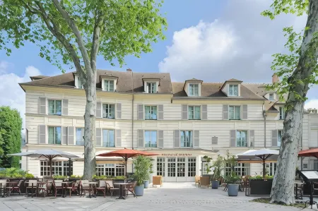 Hôtel Mercure Rambouillet Relays du Château Отели в г. Ле Пере-ан-Ивелин
