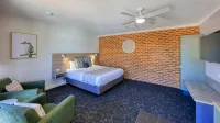 Hamilton Henry Parkes Motor Inn