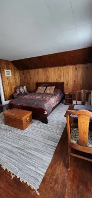 Large spacious room 5 minutes walk to historic downtown Manistee