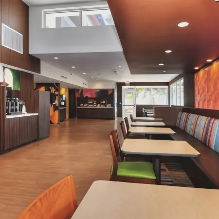 Fairfield Inn & Suites Los Angeles Rosemead Отели рядом с достопримечательностью «Университет Запад»