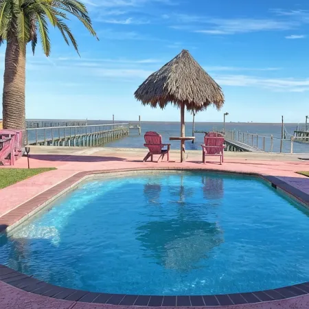 Waterfront Oasis with private pool, Hot tub and 200 ft. Lighted fishing pier