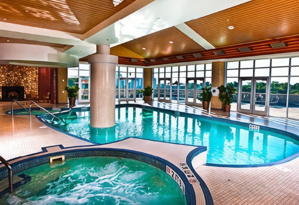 [나이아가라 세네카 리조트 & 카지노의 수영장 및 실내 시설]