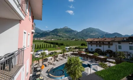 Hotel Rudy Отели в г. Bezzecca