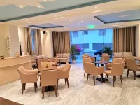 Star Bay Luxury Hotels near شاطئ بيفكاري