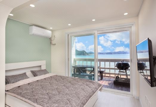 태안 장미펜션의 아늑한 내부 모습