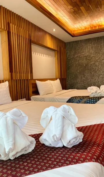 ห้องครอบครัวสูงกว่าที่มีวิวสระว่ายน้ำ