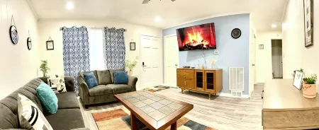 Charming 2-bedroom apartment in amazing Thomasville with AC, WiFi