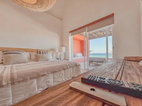 Beautiful 3BR/3Ba villa includes beach club & golf cart