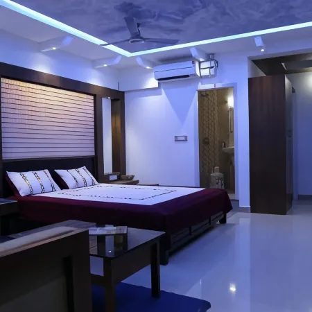 Hotel Mudra Midtown Suites & Rooms