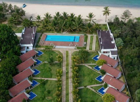 Uppuveli Beach by Dsk