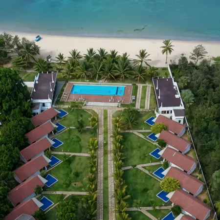 Uppuveli Beach by Dsk