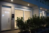 공항 근처 파라디시 광장의 카사 디 피노
